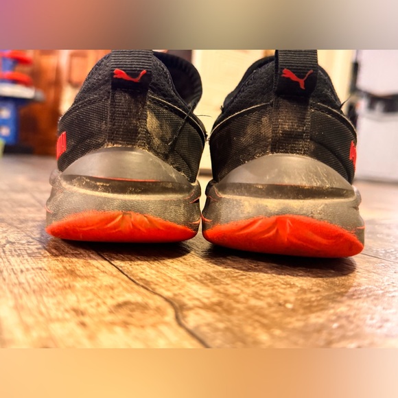 Puma Black and Red Athletic Shoes - Kids / Boys sneakers size 13c - Picture 3 of 9